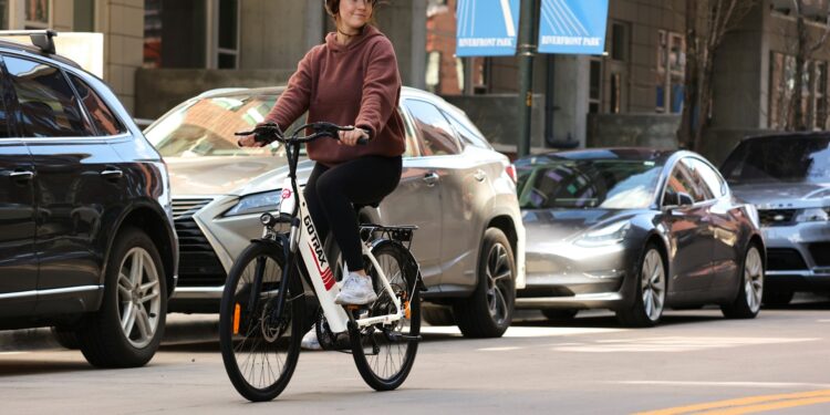 Was sollten Sie bei Elektrofahrrädern (E-Bikes) im Straßenverkehr beachten