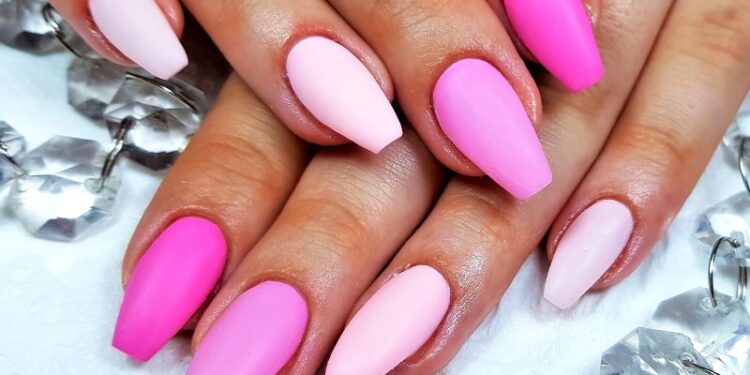 Das richtige UV Gel Set aussuchen: Tipps für langlebige Kunstnägel